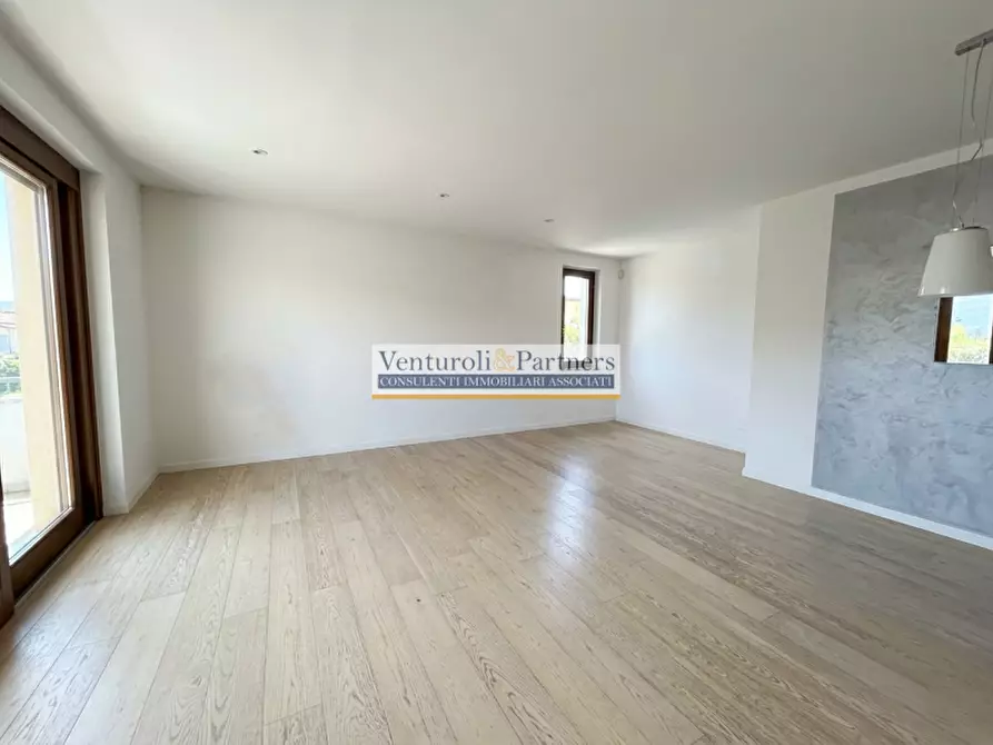 Immagine 6 di Appartamento in vendita  in Via L. Einaudi a Lonato del Garda