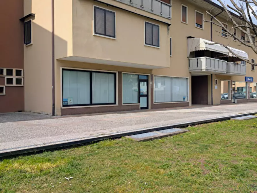 Immagine 3 di Negozio in vendita  in Thiene Via Giovanni XXIII a Thiene