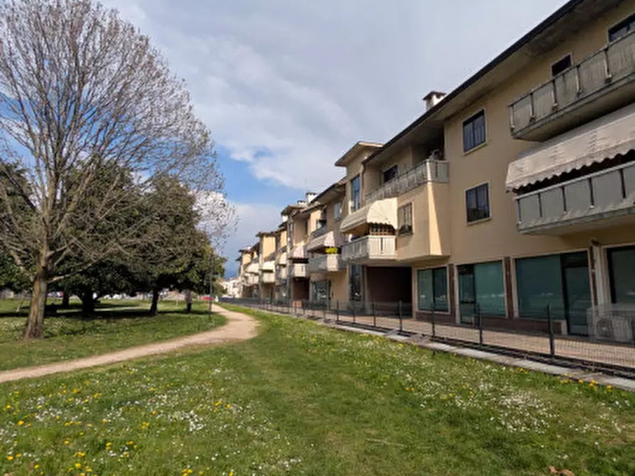 Immagine 4 di Negozio in vendita  in Thiene Via Giovanni XXIII a Thiene