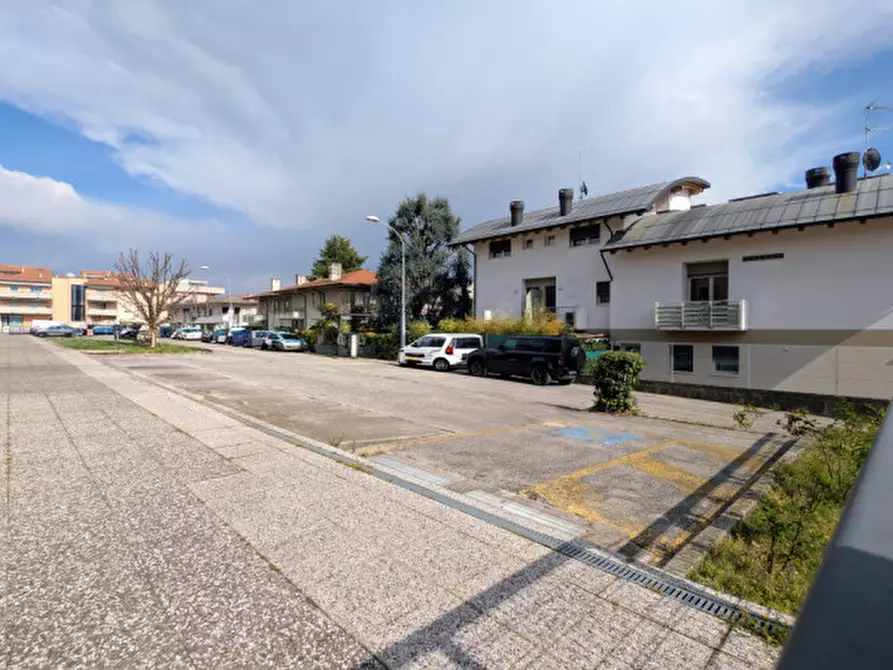 Immagine 5 di Negozio in vendita  in Thiene Via Giovanni XXIII a Thiene