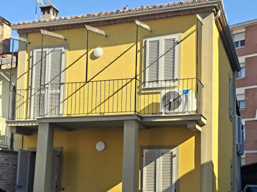 Immagine 1 di Casa indipendente in affitto  in Via Urbano Rattazzi a Alba