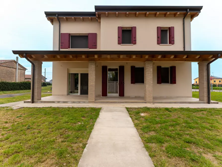 Immagine 1 di Villa in vendita  a Correzzola