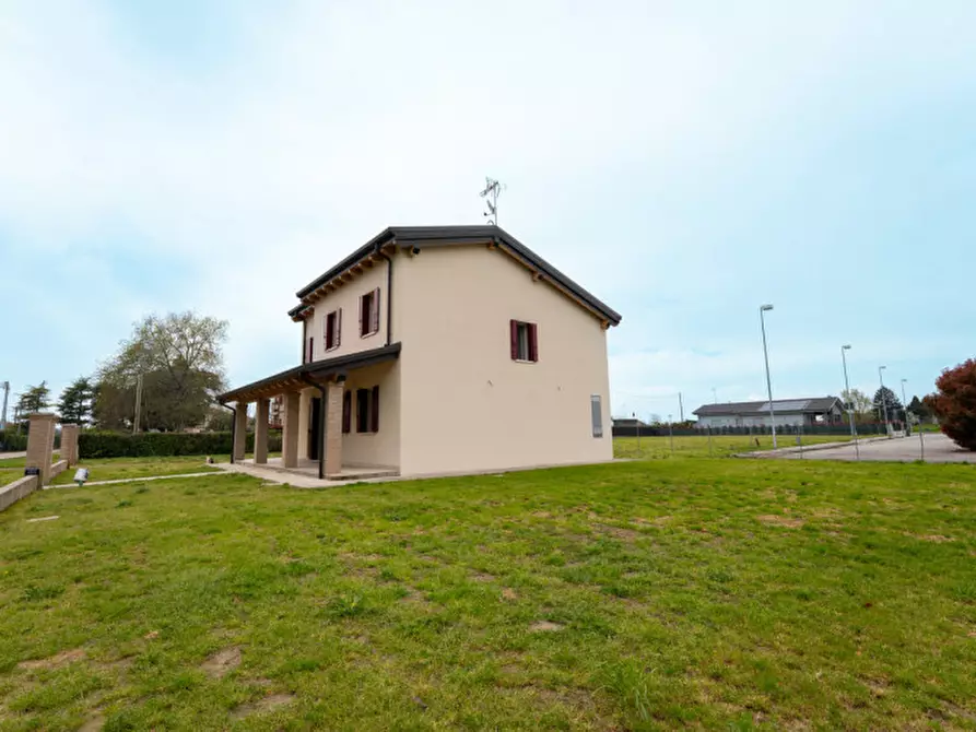 Immagine 2 di Villa in vendita  a Correzzola