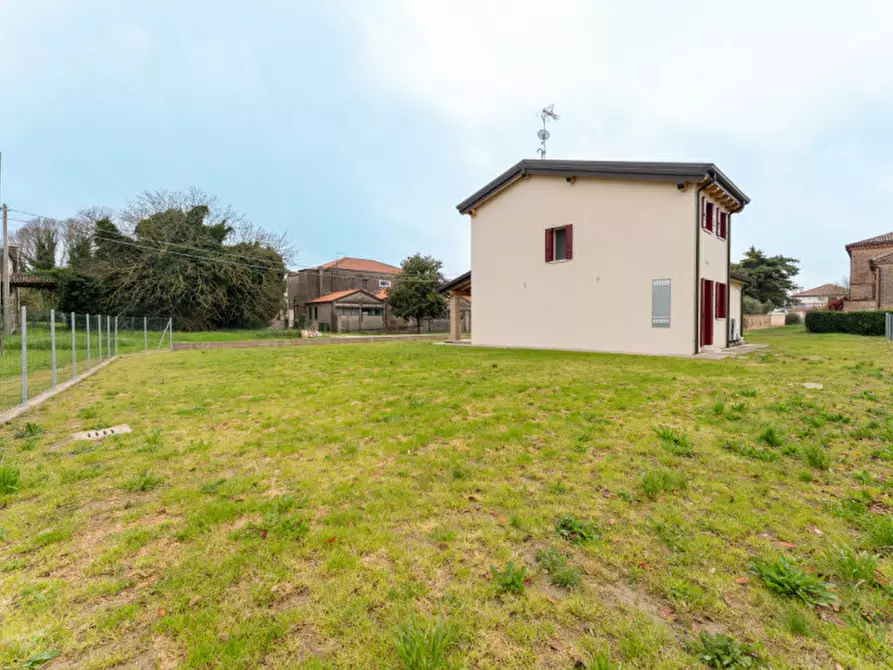 Immagine 3 di Villa in vendita  a Correzzola