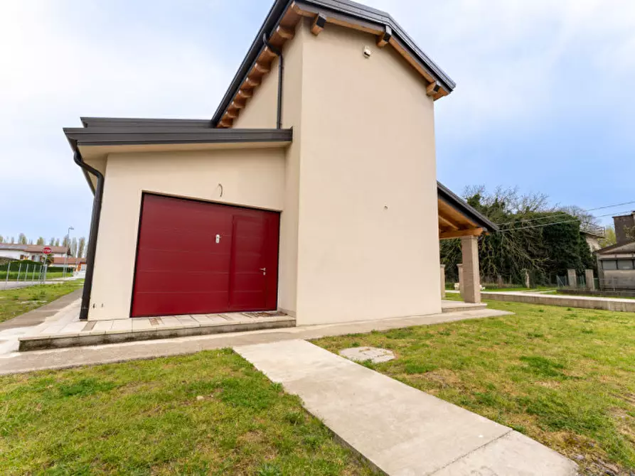 Immagine 4 di Villa in vendita  a Correzzola