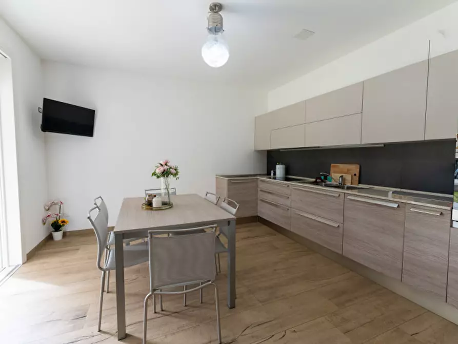 Immagine 10 di Villa in vendita  a Correzzola