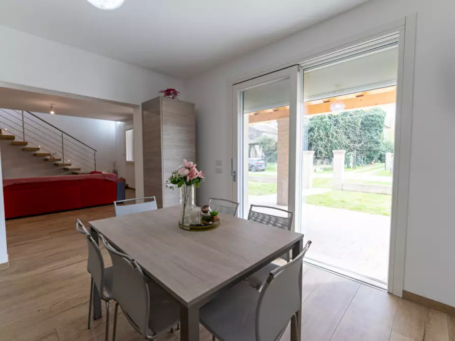 Immagine 12 di Villa in vendita  a Correzzola