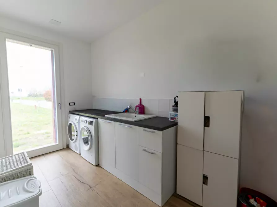 Immagine 14 di Villa in vendita  a Correzzola