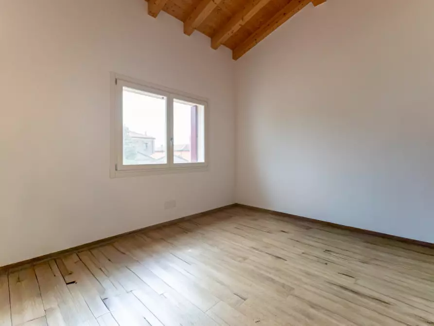 Immagine 18 di Villa in vendita  a Correzzola