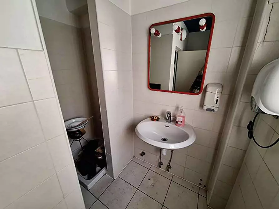 Immagine 5 di Laboratorio in vendita  in Via Maragliano 12 - 27058 Voghera (PV) a Voghera