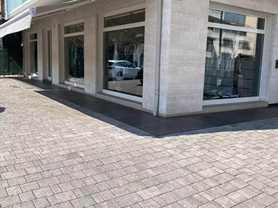 Immagine 3 di Negozio in affitto  in Via Guido Reni a Padova