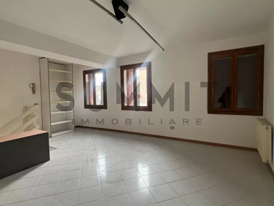 Immagine 3 di Negozio in affitto  a Schio