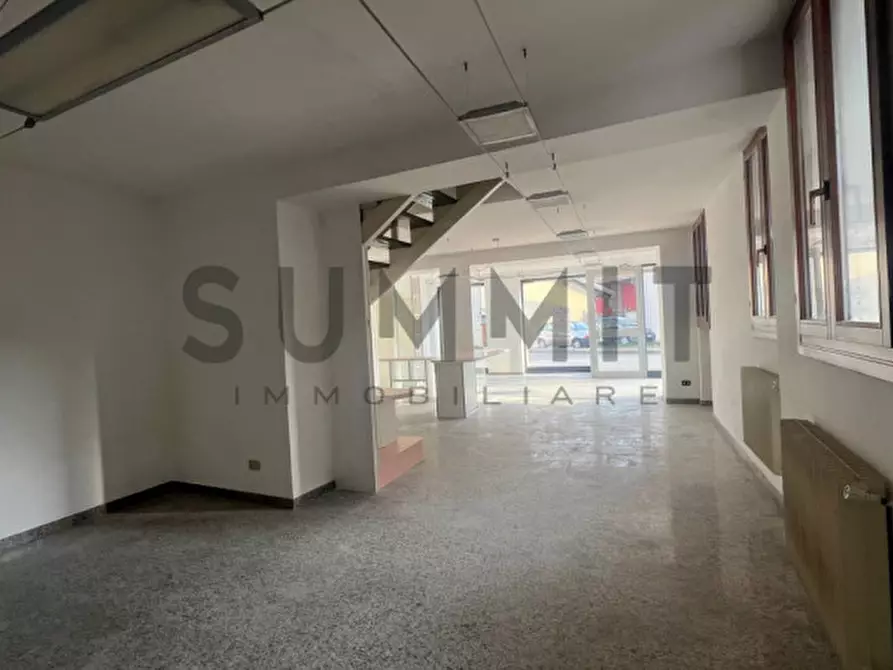 Immagine 4 di Negozio in affitto  a Schio