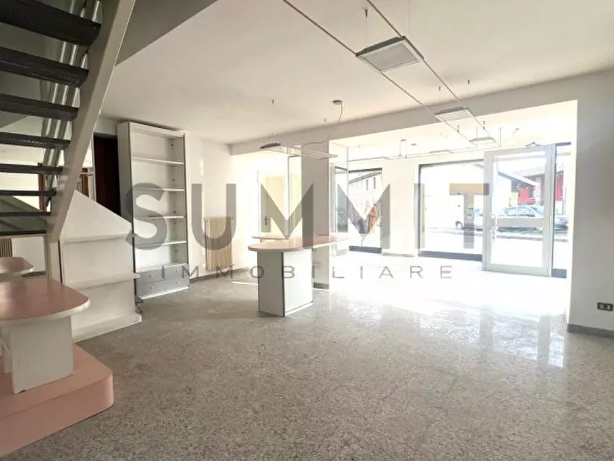 Immagine 5 di Negozio in affitto  a Schio