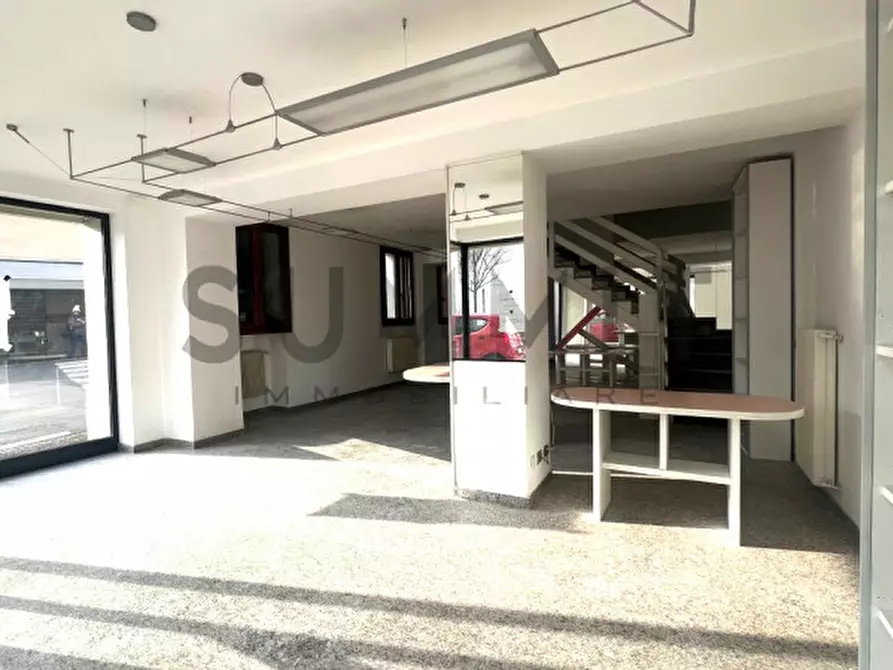 Immagine 7 di Negozio in affitto  a Schio