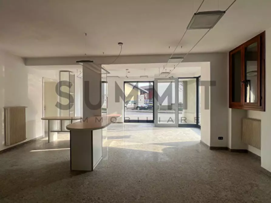 Immagine 8 di Negozio in affitto  a Schio