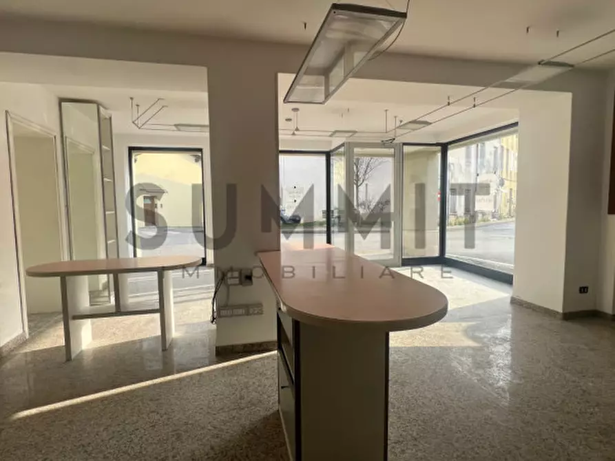 Immagine 9 di Negozio in affitto  a Schio