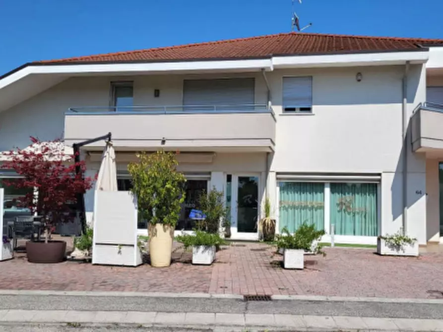 Immagine 1 di Attività commerciale in vendita  in Strada del Santo, 64 a Cadoneghe