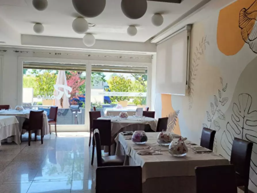 Immagine 5 di Attività commerciale in vendita  in Strada del Santo, 64 a Cadoneghe