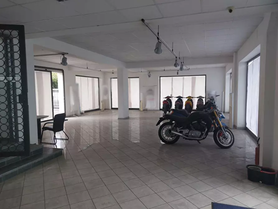 Immagine 19 di Negozio in vendita  in Via Giorgio Amendola, 98051 Barcellona Pozzo di Gotto ME, Italia a Barcellona Pozzo Di Gotto