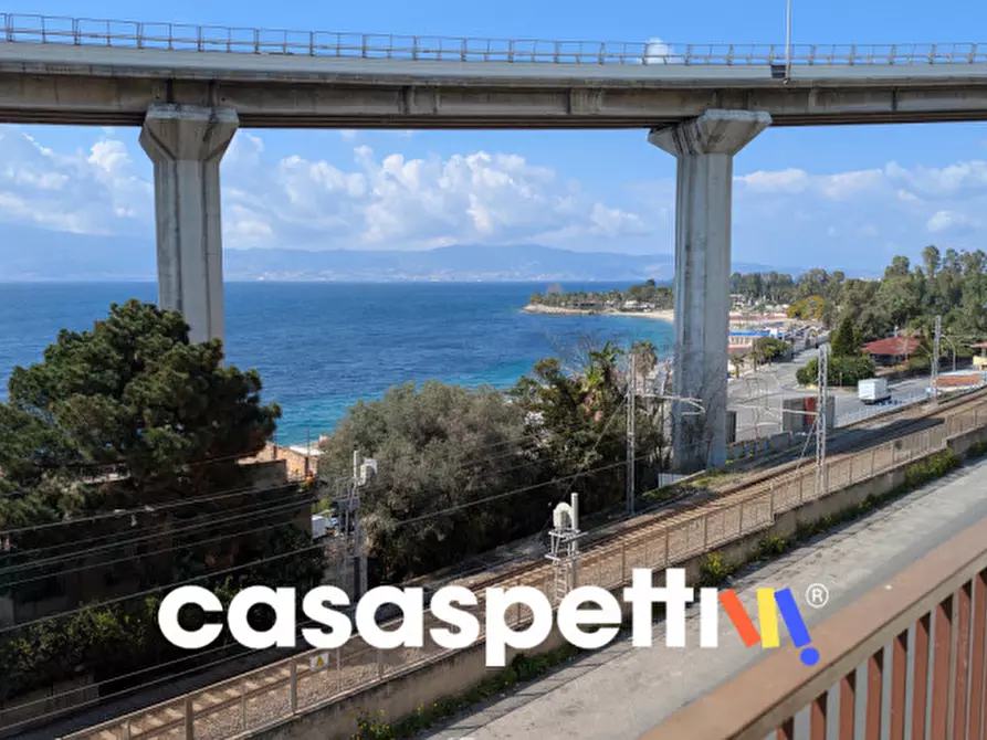Immagine 1 di Appartamento in vendita  in Via Nazionale-Pentimele 155 a Reggio Di Calabria