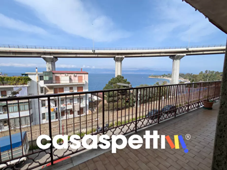 Immagine 3 di Appartamento in vendita  in Via Nazionale-Pentimele 155 a Reggio Di Calabria