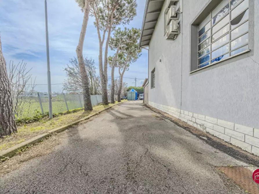 Immagine 18 di Laboratorio in vendita  in Via Orsoleto a Rimini