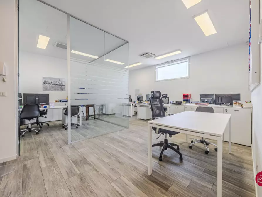 Immagine 25 di Laboratorio in vendita  in Via Orsoleto a Rimini