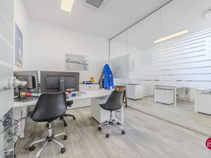 Immagine 26 di Laboratorio in vendita  in Via Orsoleto a Rimini