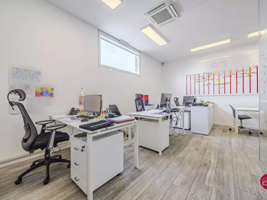 Immagine 27 di Laboratorio in vendita  in Via Orsoleto a Rimini