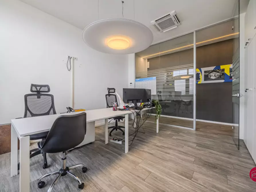 Immagine 32 di Laboratorio in vendita  in Via Orsoleto a Rimini