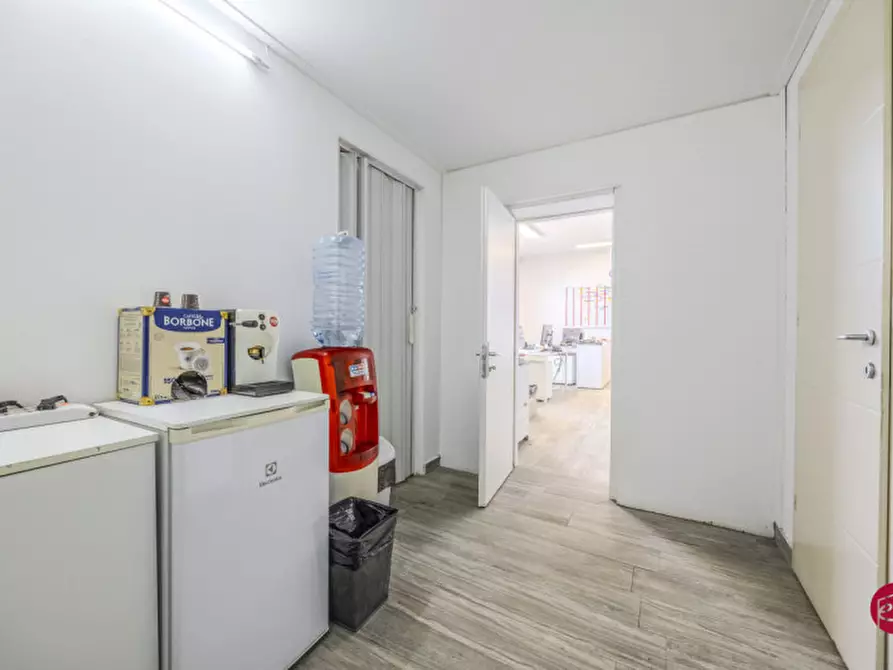 Immagine 35 di Laboratorio in vendita  in Via Orsoleto a Rimini