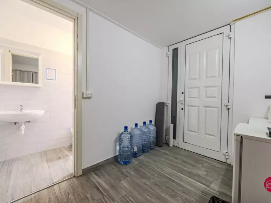 Immagine 36 di Laboratorio in vendita  in Via Orsoleto a Rimini