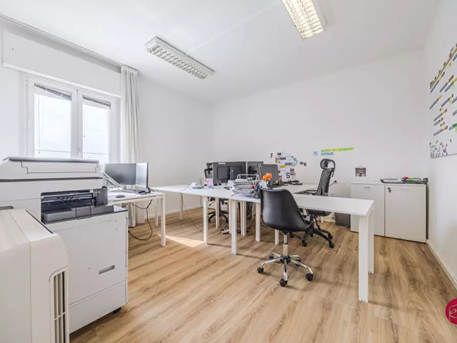 Immagine 40 di Laboratorio in vendita  in Via Orsoleto a Rimini