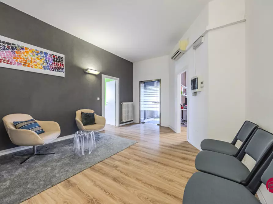 Immagine 46 di Laboratorio in vendita  in Via Orsoleto a Rimini