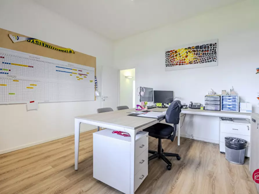 Immagine 51 di Laboratorio in vendita  in Via Orsoleto a Rimini