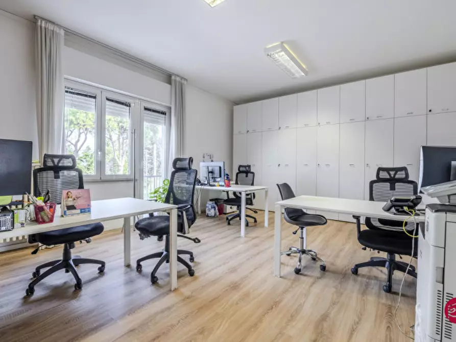 Immagine 52 di Laboratorio in vendita  in Via Orsoleto a Rimini