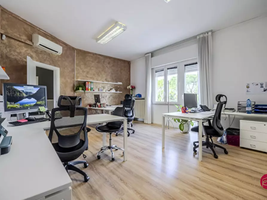 Immagine 53 di Laboratorio in vendita  in Via Orsoleto a Rimini
