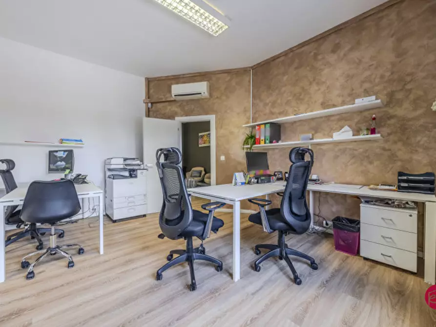 Immagine 54 di Laboratorio in vendita  in Via Orsoleto a Rimini