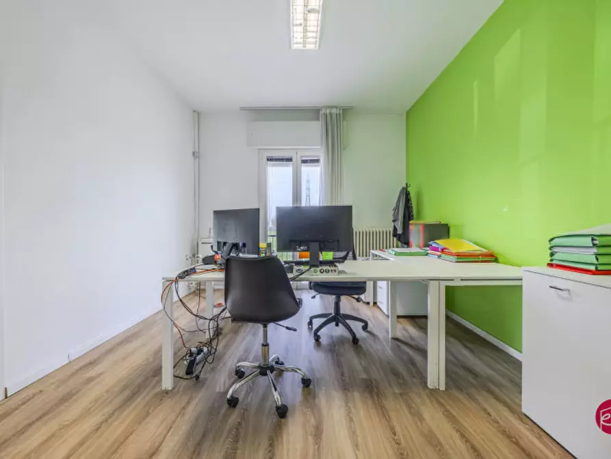 Immagine 55 di Laboratorio in vendita  in Via Orsoleto a Rimini