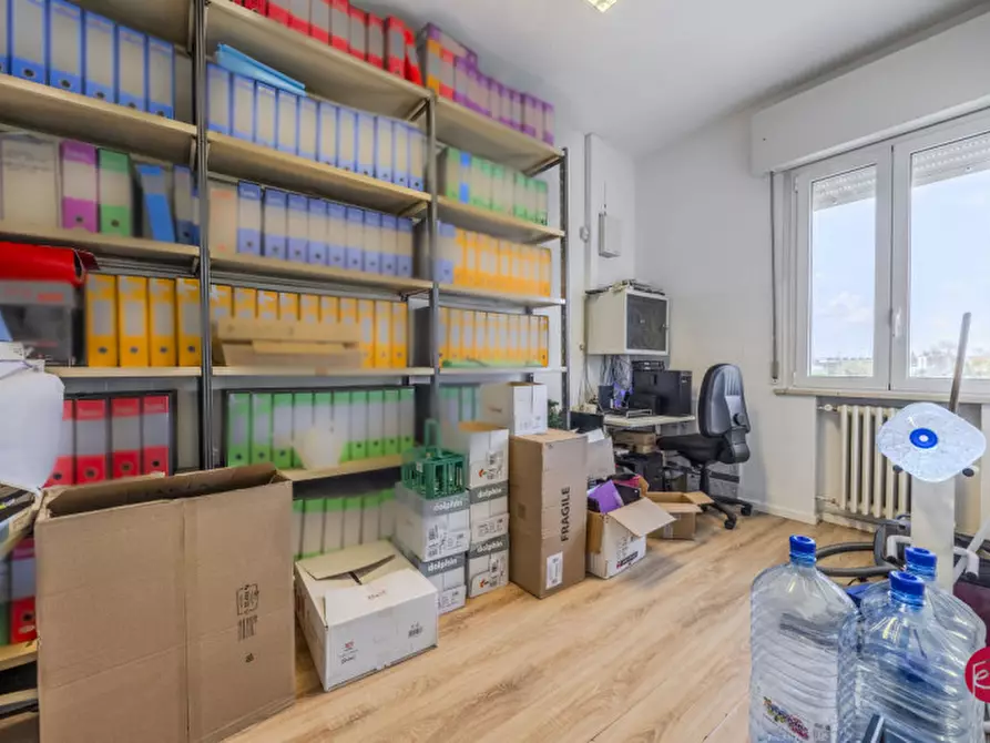 Immagine 58 di Laboratorio in vendita  in Via Orsoleto a Rimini