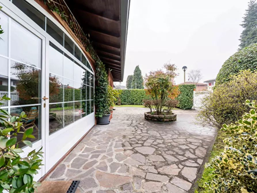 Immagine 1 di Villa in vendita  in Via Aldo Moro a Assago