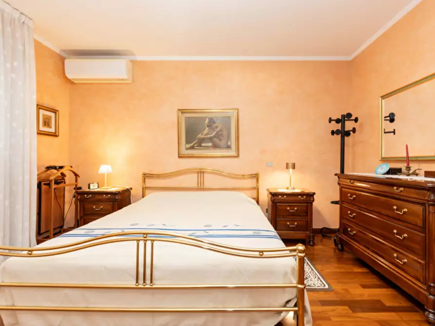 Immagine 33 di Villa in vendita  in Via Aldo Moro a Assago
