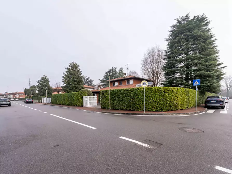 Immagine 46 di Villa in vendita  in Via Aldo Moro a Assago