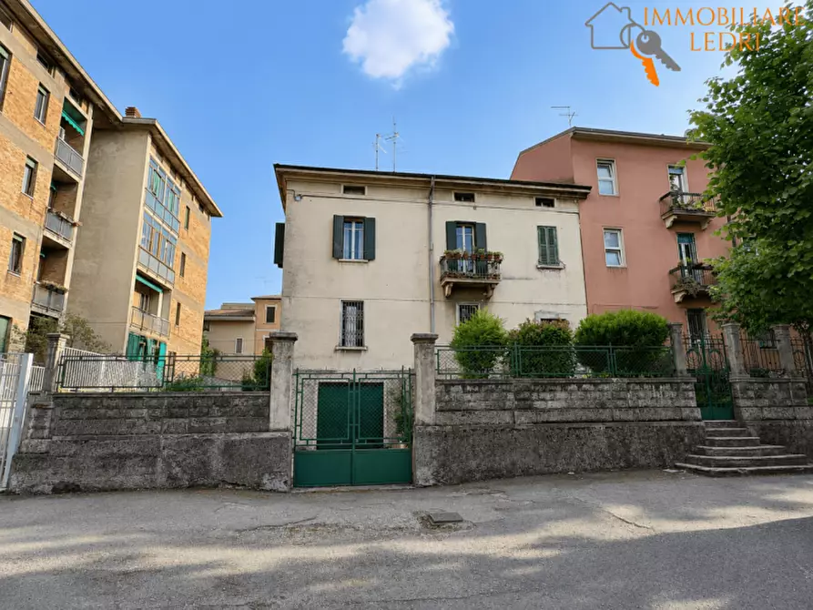 Immagine 2 di Casa bifamiliare in vendita  in Via Franco Faccio, 20 a Verona
