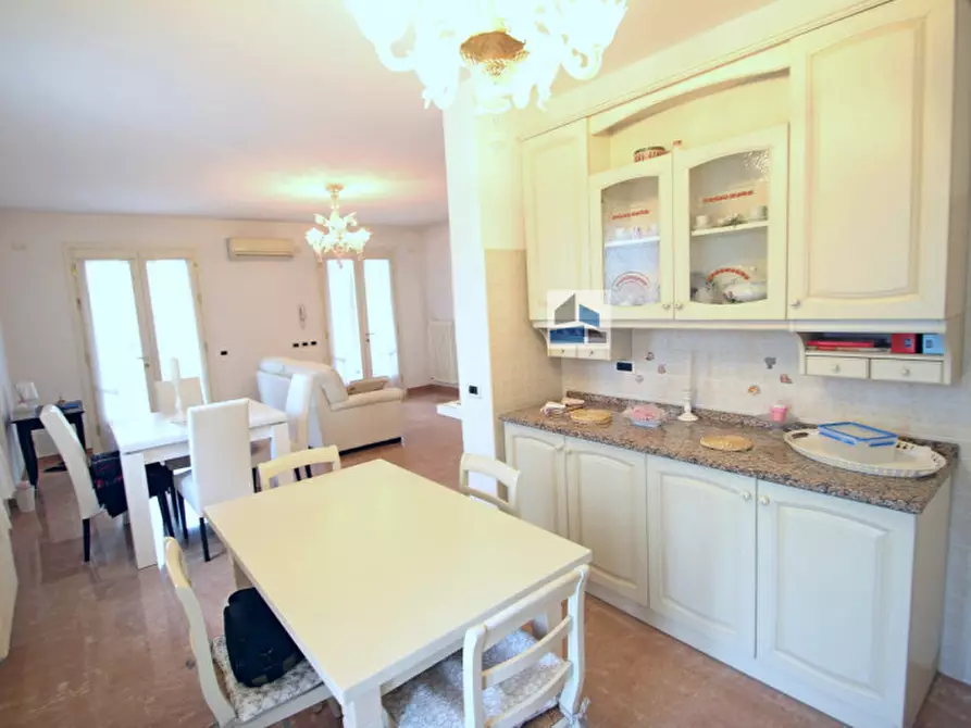 Immagine 4 di Casa bifamiliare in vendita  in Via Eugenio Montale a Santa Maria Di Sala