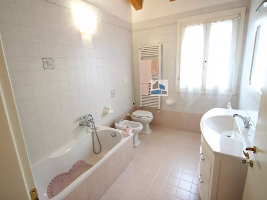 Immagine 10 di Casa bifamiliare in vendita  in Via Eugenio Montale a Santa Maria Di Sala