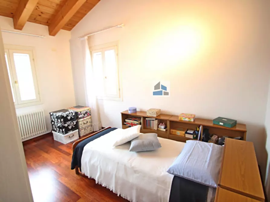 Immagine 11 di Casa bifamiliare in vendita  in Via Eugenio Montale a Santa Maria Di Sala
