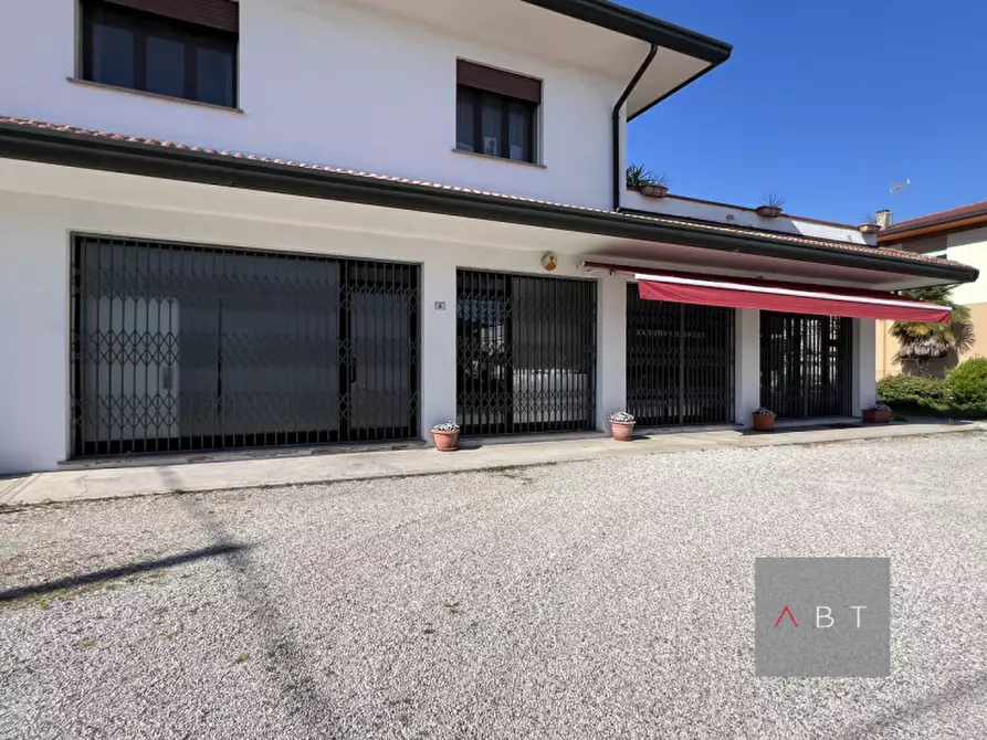 Immagine 1 di Negozio in vendita  a Cittadella