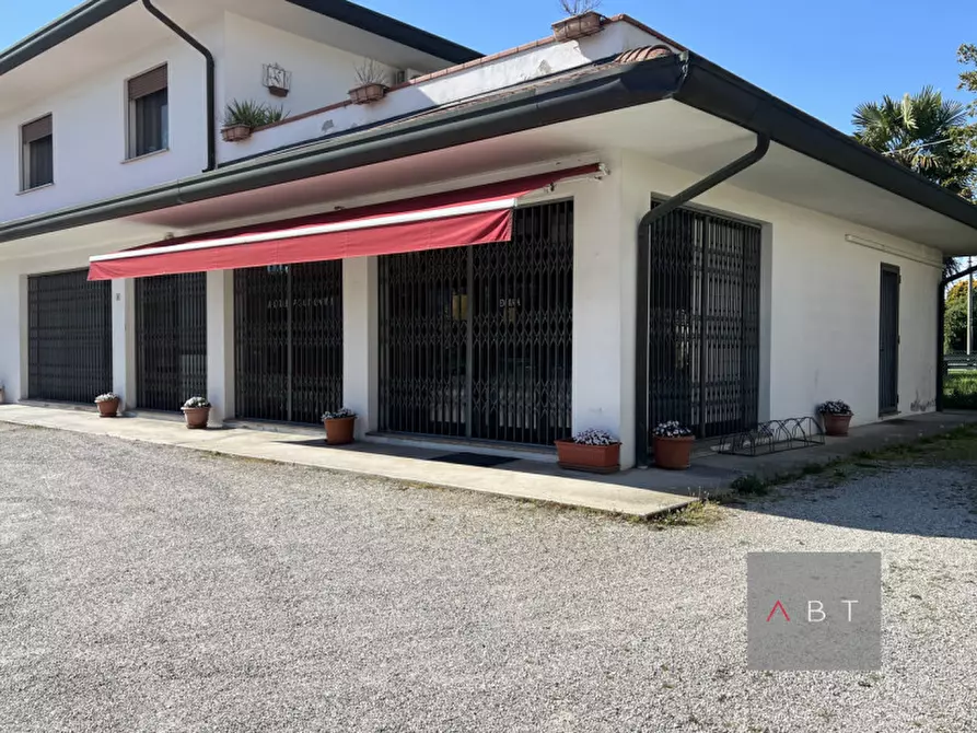 Immagine 2 di Negozio in vendita  a Cittadella